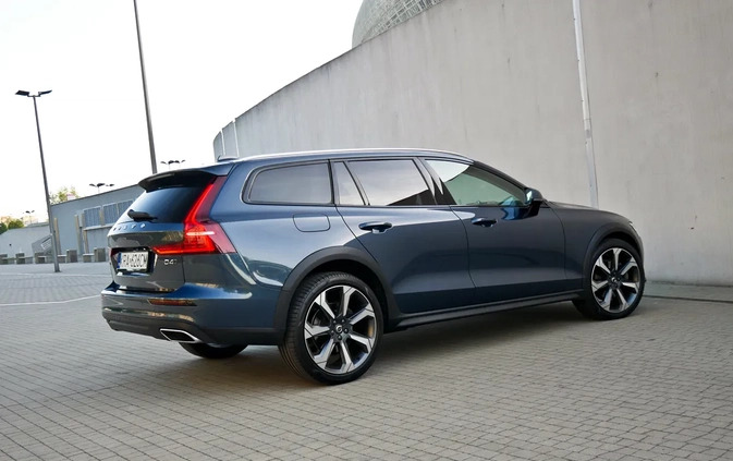 Volvo V60 Cross Country cena 164900 przebieg: 104604, rok produkcji 2020 z Kraków małe 742